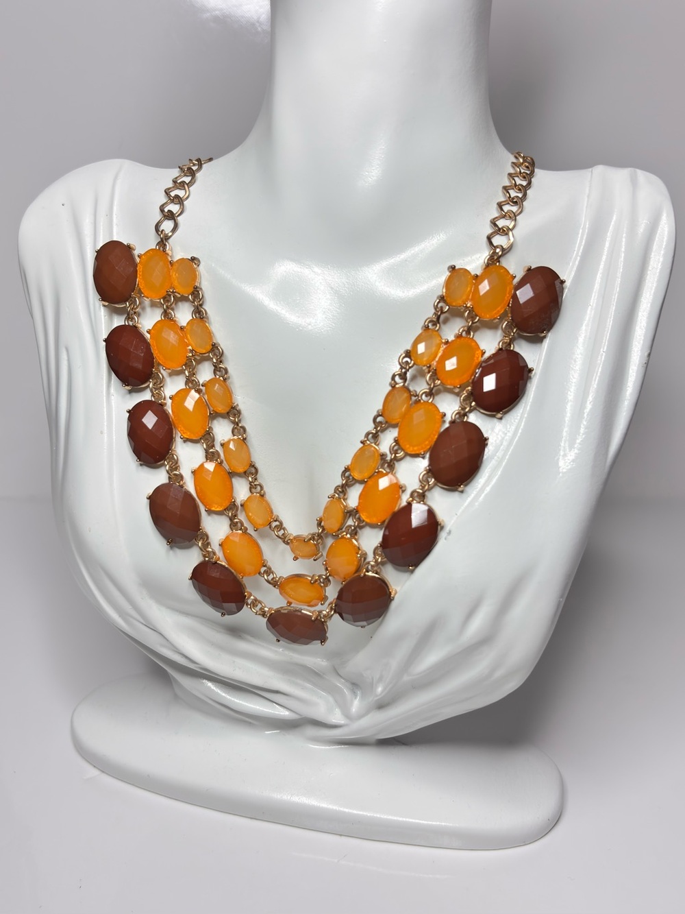 🦋2/25$ multiple strands faceted resin stones amber, orange, and brown necklace